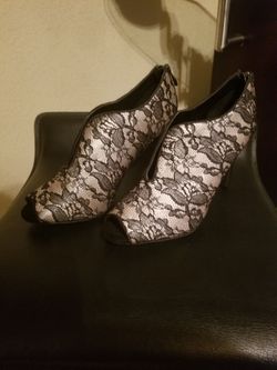 Black Lace Peep-Toe Heeled Booties Sz 8