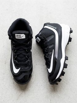 Baseball cleats