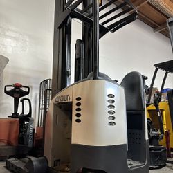 2005 Crown Deep Reach Forklift 