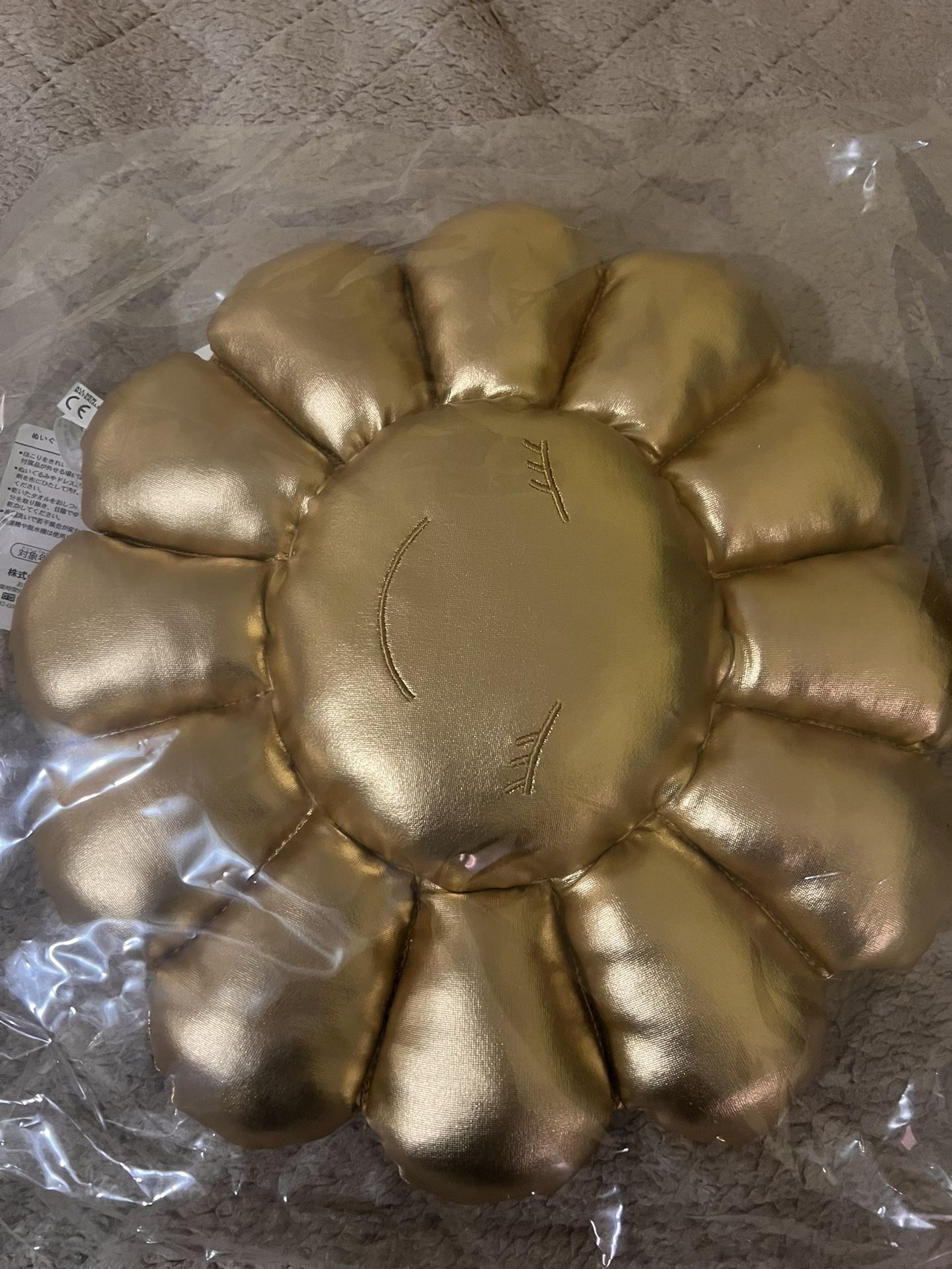 Murakami Pillow (Gold)
