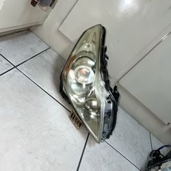 Infiniti G37 Sedan Headlight Passenger Side 