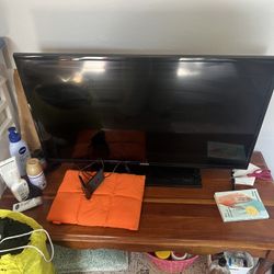 Toshiba Tv With Console 42”