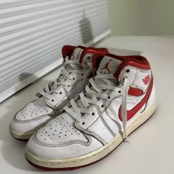 Air Jordan 1 Mid SE Dune Red