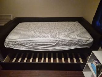 Twin day bed