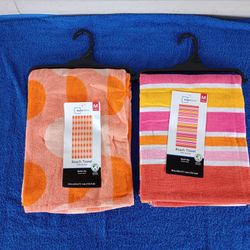 2 Medium Mainstays Quick Dry Beach Towels 28"x60