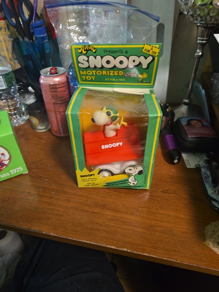 Snoopy Motorized Toy Style 966