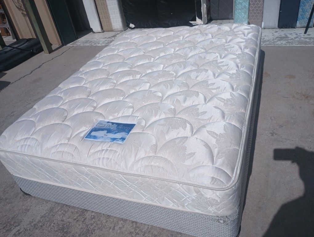 Simmons Queen Mattress And Box Spring