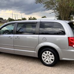 2017 Dodge Caravan SE 94.000 Miles 