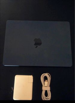 13’ MacBook Air M2 512GB ssd 16GB RAM