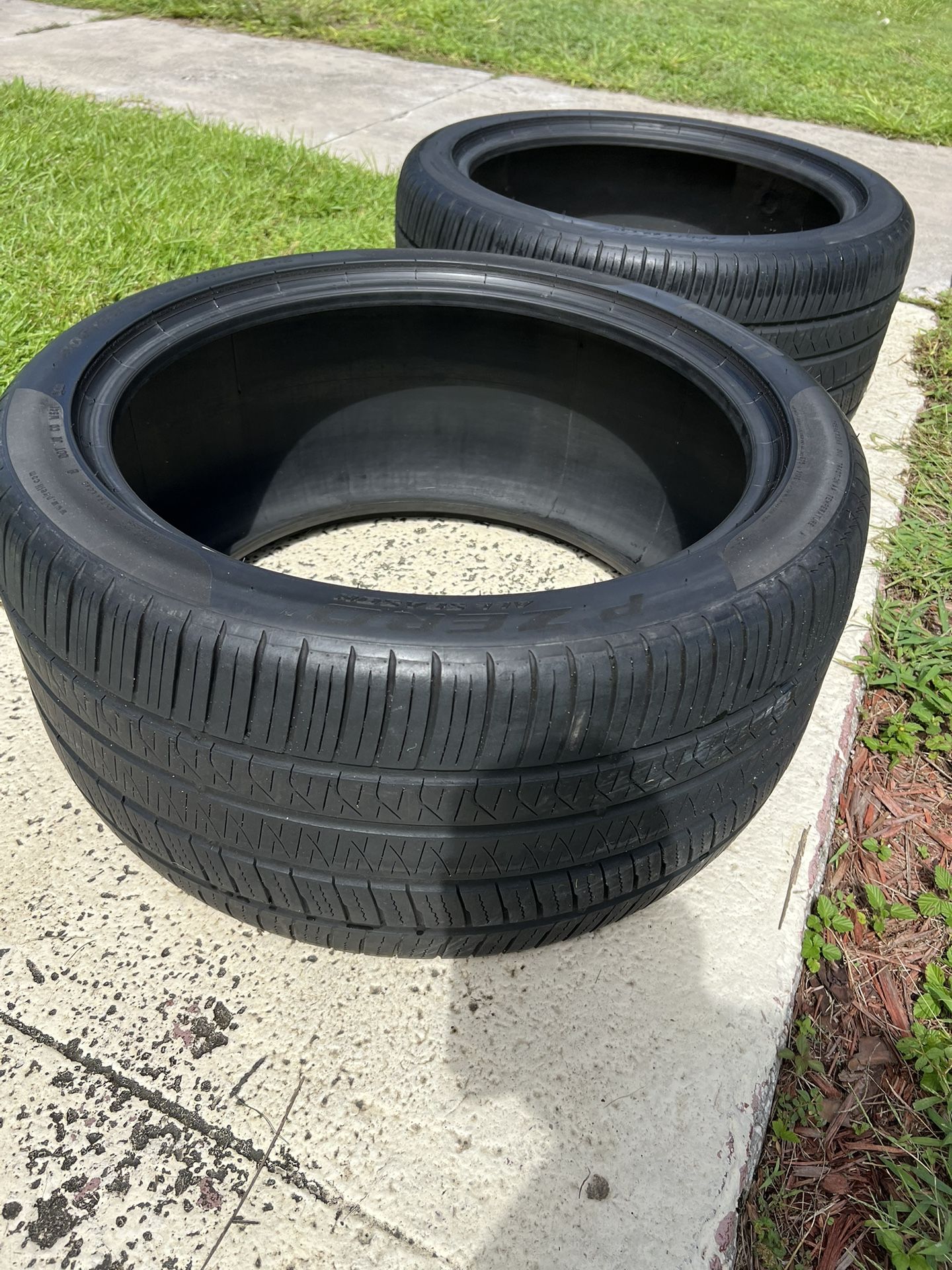 Pirelli P ZERO 305/35/ZR20