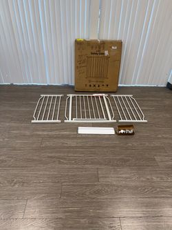 $30 #3516 (30” Tall x 29-60” wide) safety gate for baby toddler dog/ locking gate
