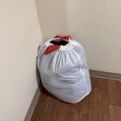 Bag of clothes, mostly teen.