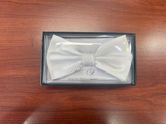 WHITE SATIN BOW-TIE