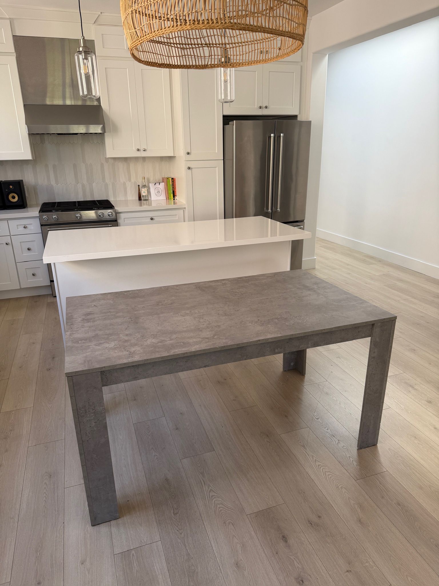 Like new Dining Table