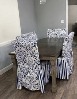 Kitchen table with 6 chairs