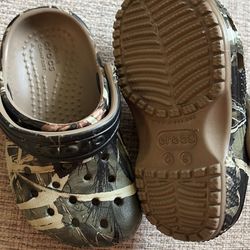Toddler crocs (hardly worn)