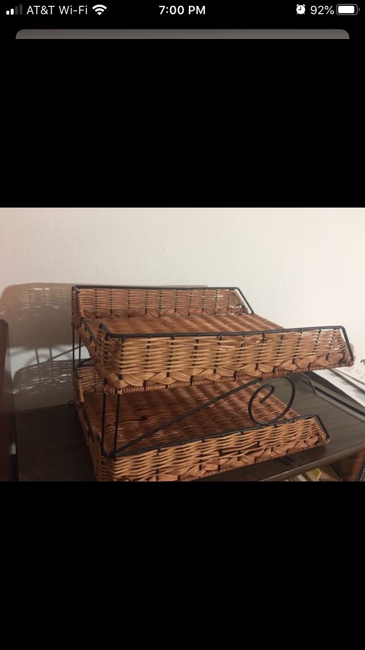 Desk tray organizer