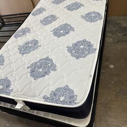 TWIN Size BED: Mattress, Boxspring & Frame