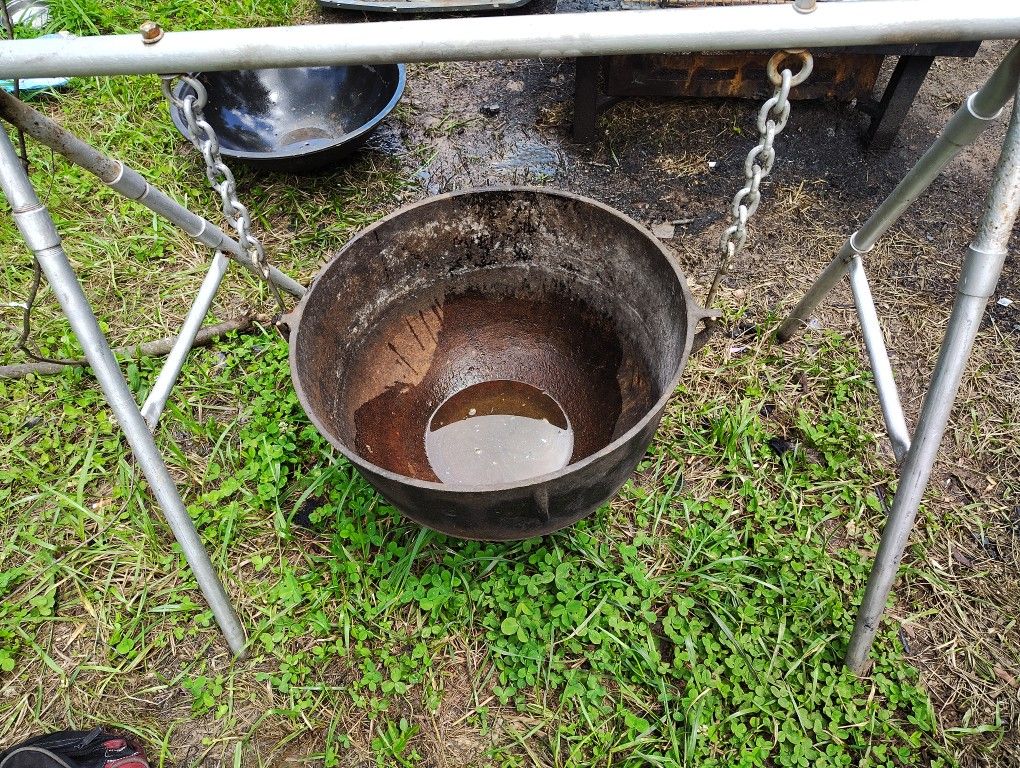 Antique Primitive-Vintage Style Cauldron