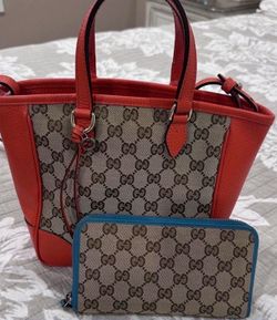 Gucci hand bag  and  wallet like new Authentic