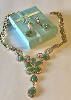Green stone turquoise jewelry set