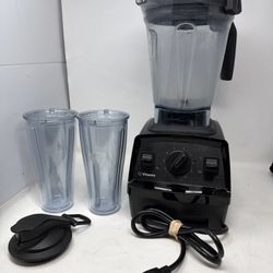 Vitamix Explorian VM0197 64 oz blender & 2 personal cup adapter Work