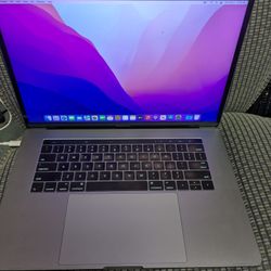 MacBook Pro 15" Intel i7 2.6GHz-16GB-512GB