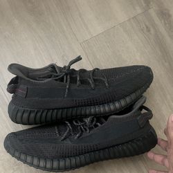 YEEZY BOOST 350 V2 BLACK NON REFLECTIVE SIZE 14