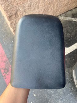 2007 Ford Mustang armrest