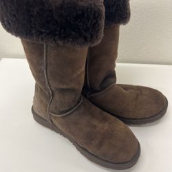 UGGS MID-Range Boot Size 8 Brown