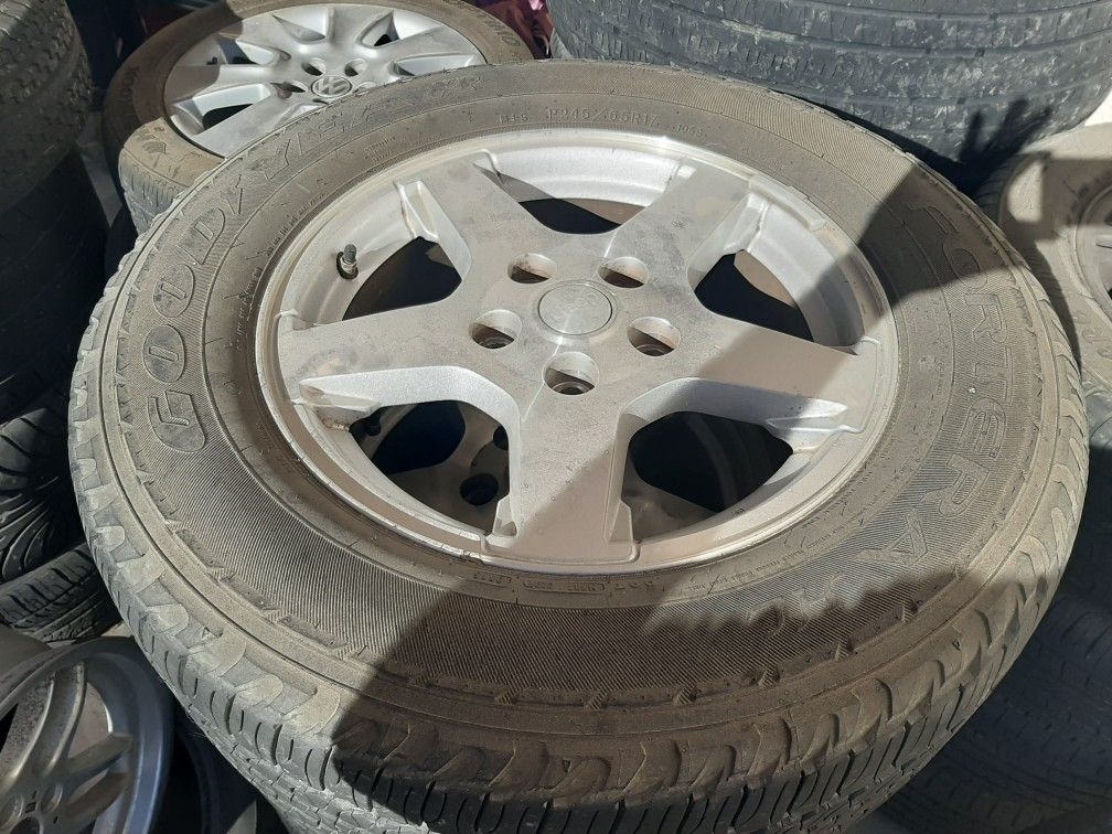 Set of Jeep grand Cherokee rims with good tires