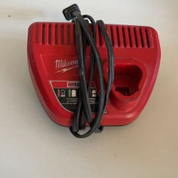 Milwaukee M12 Battery Charger 