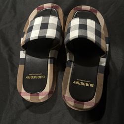Burberry Sandals For Woman 