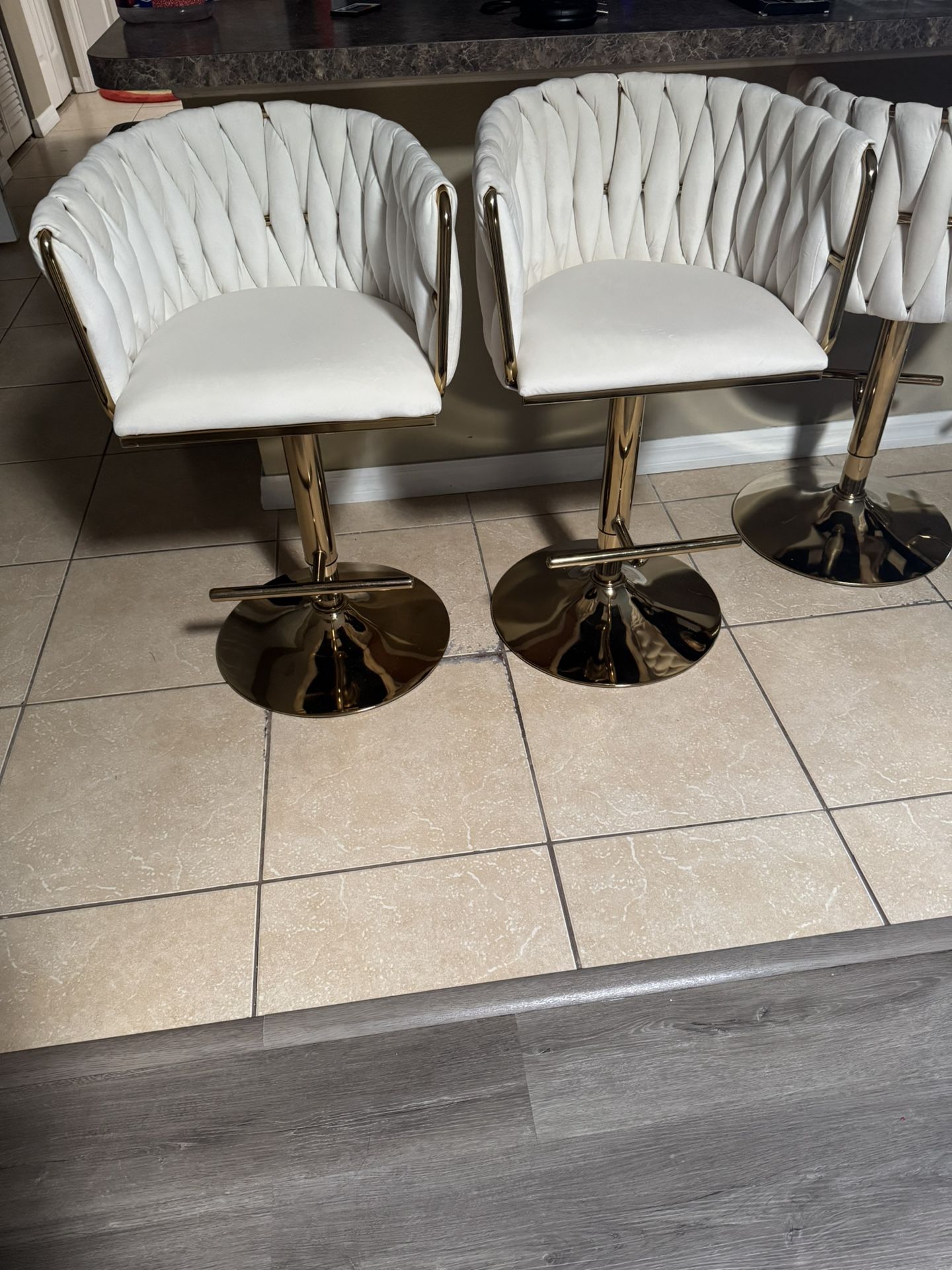 Set of 2 Modern White And Gold Bar Stools