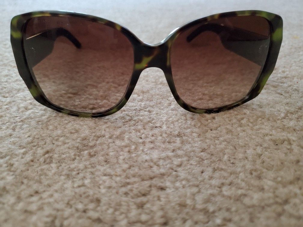 BURBERRY SUNGLASSES 