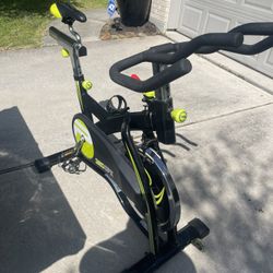 Excelente Exercises Bike 