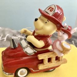 New Precious Moments Disney Showcase Collection "I'm Always By Your Side" Winnie the Pooh and Piglet  Figurine.