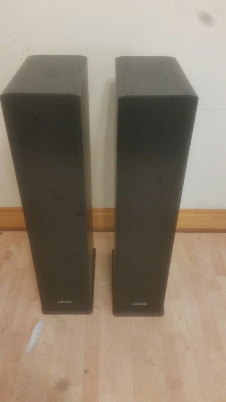 Polk Audio Rt 16 speakers. Excellent condition! !