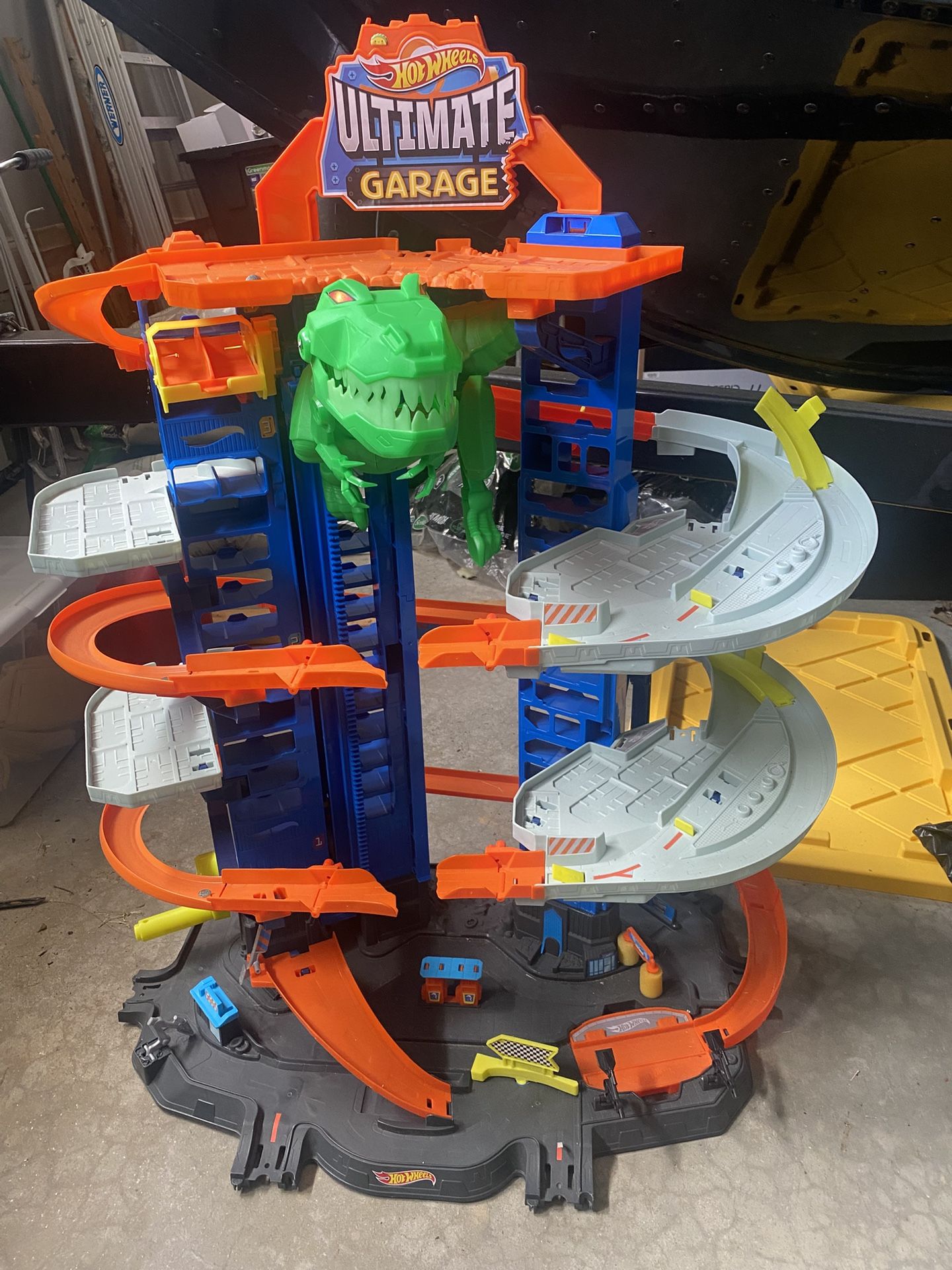 Hot wheels T-Rex Ultimate Garage