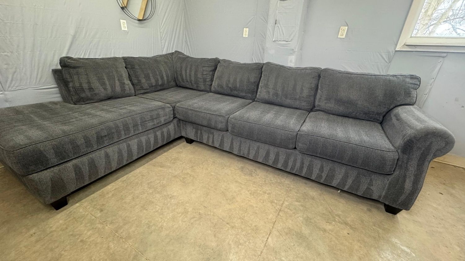 🛋️💥 Broyhill Sectional 💥 Free Delivery And Financing Available!