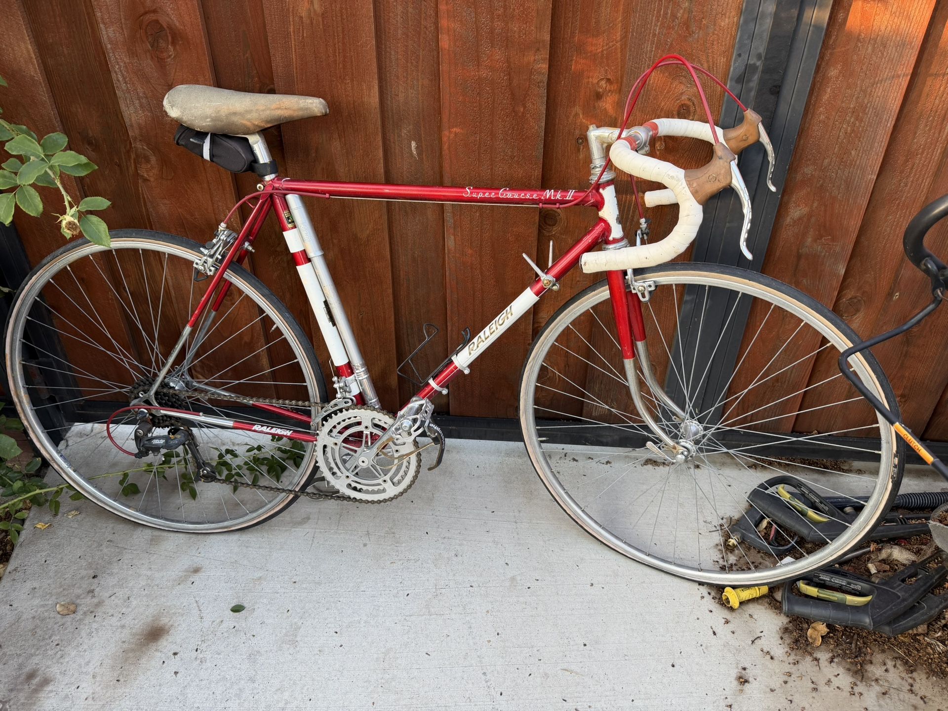 Vintage Raleigh Road Bike