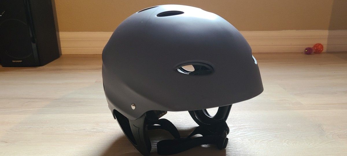 FOILING?? YOU NEED A GOOD HELMET - $40 OBO