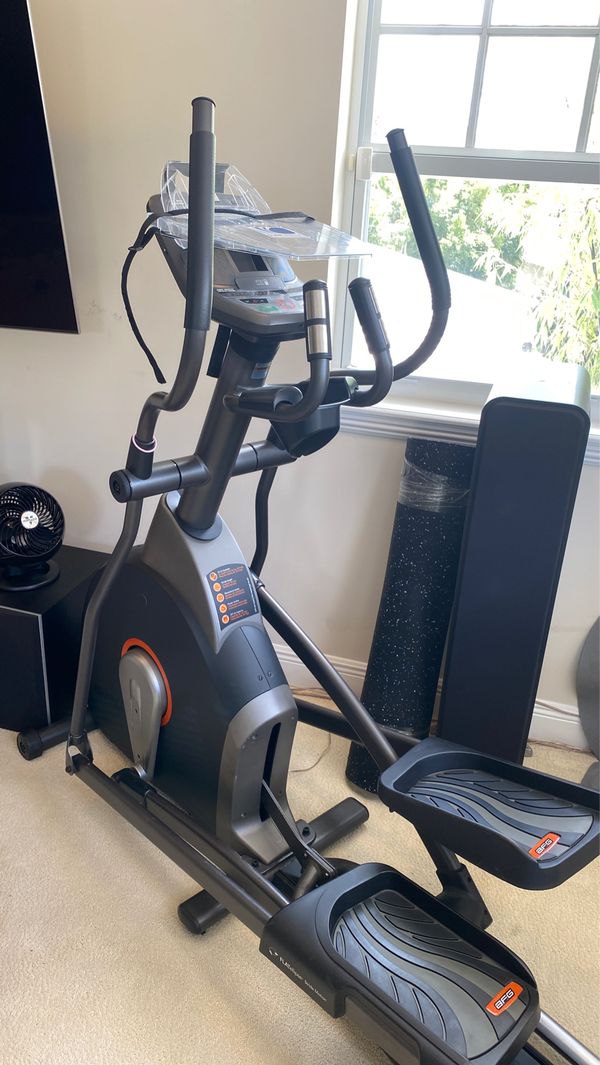 AFG 3.1 AE elliptical machine with built in heart monitor and speakers