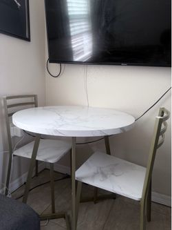 Round Dining table set