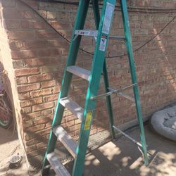 Keller 6' Fiberglass Step Ladder 