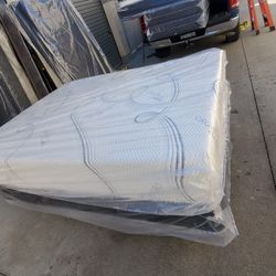 Queen Mattress Memory Foam 12 Inches High