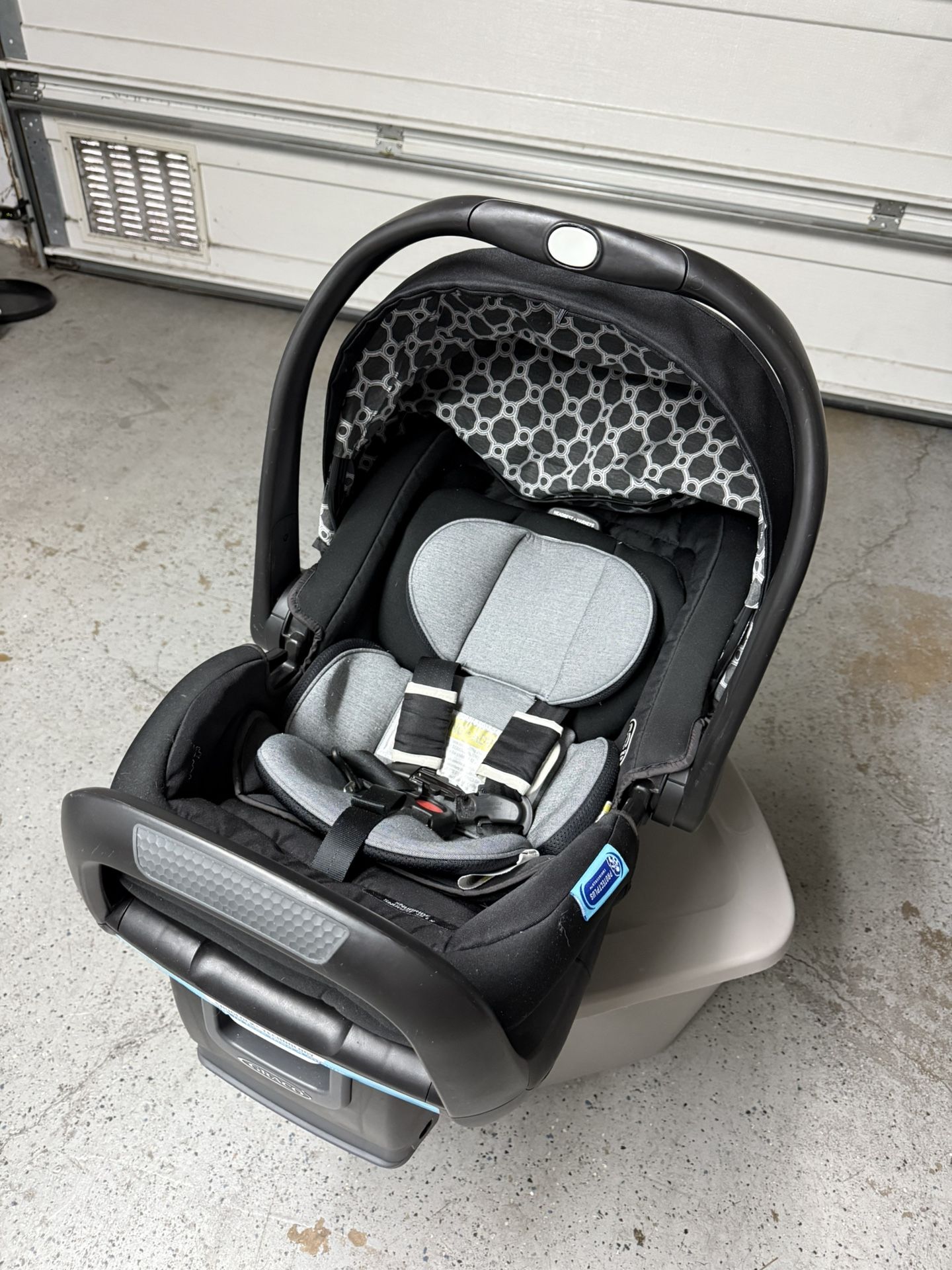 Infant car seat- Graco Snugride Snugfit 35LX