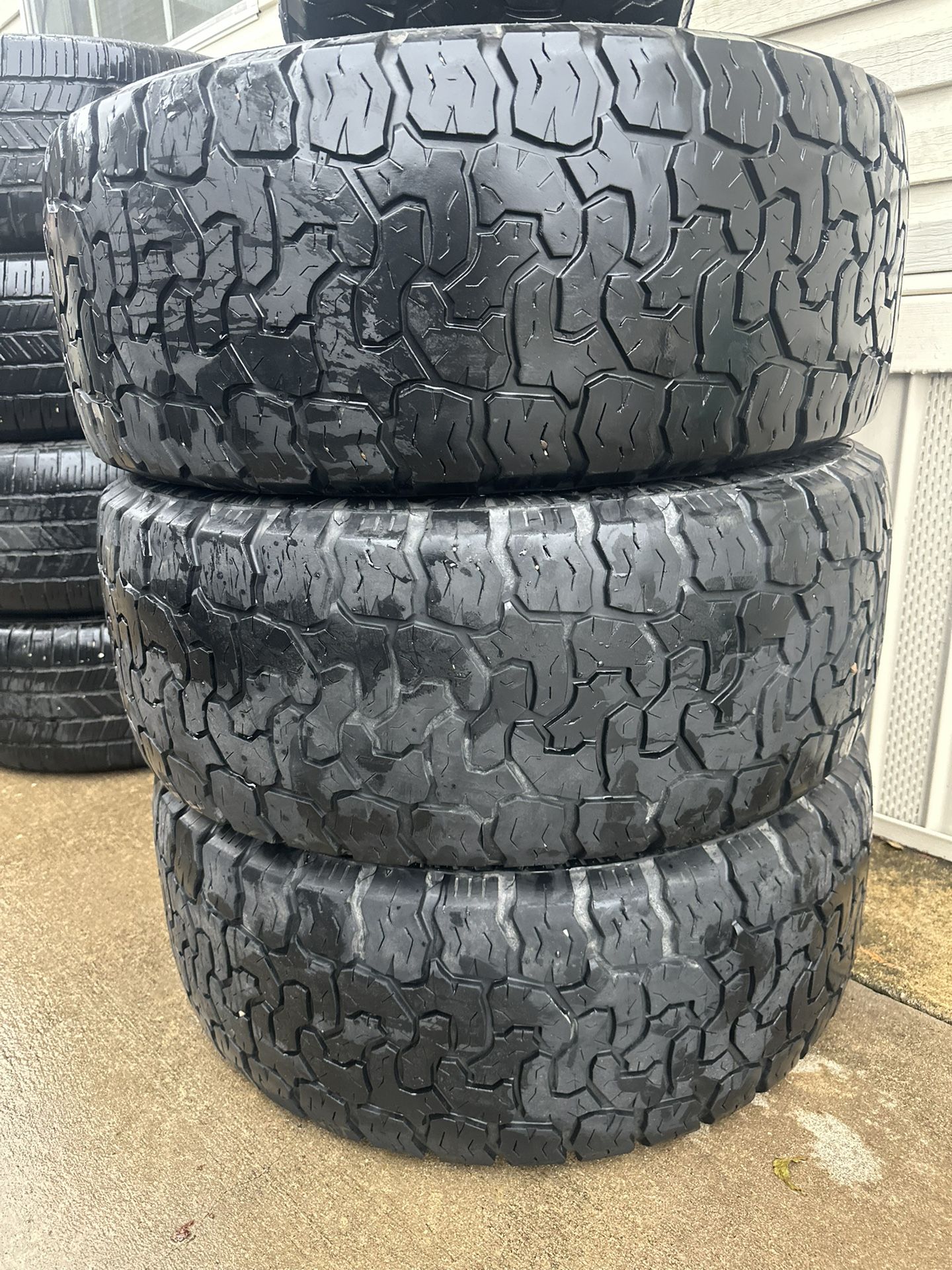 33x12.50R20 Tires