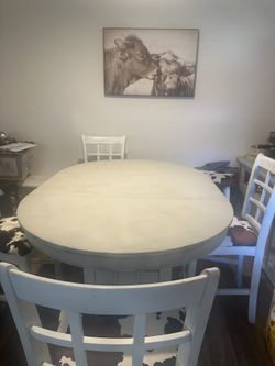 Dinning Table Seats 4 With Barstools