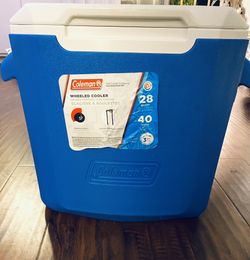 COOLER with Wheels (28 QT)
